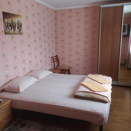 Guest House Cherepaha Kamianets-Podilskyi Exterior foto